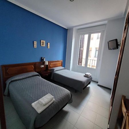 Hostal Pan America Madrid Bagian luar foto