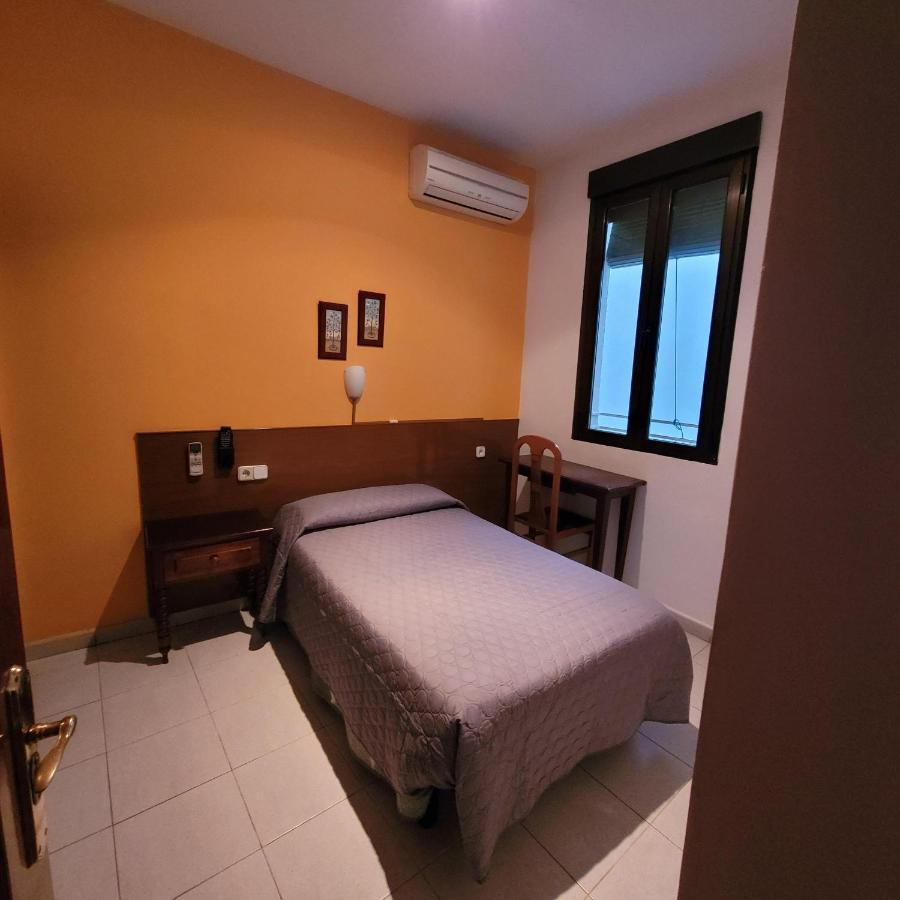 Hostal Pan America Madrid Bagian luar foto