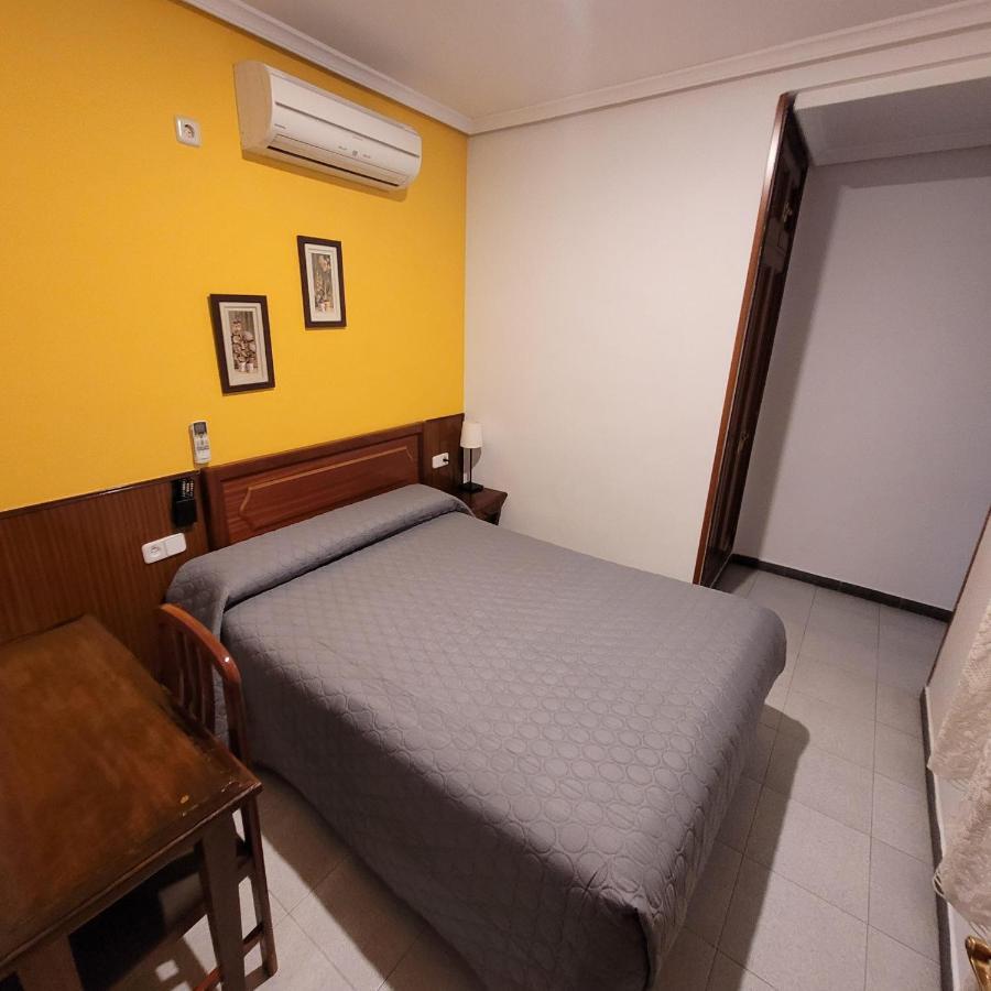 Hostal Pan America Madrid Bagian luar foto