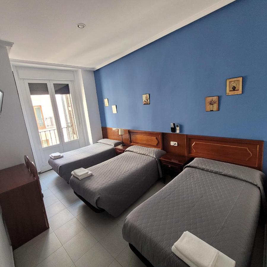 Hostal Pan America Madrid Bagian luar foto